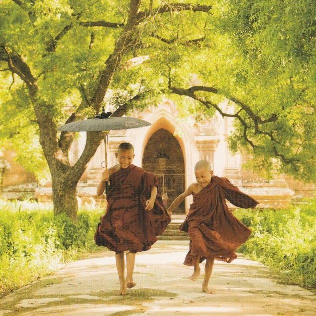 Ansichtkaart blije monniken